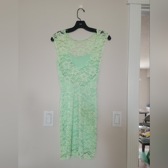 Donna Mizani | Passion Lace Dress - Picture 4 of 10